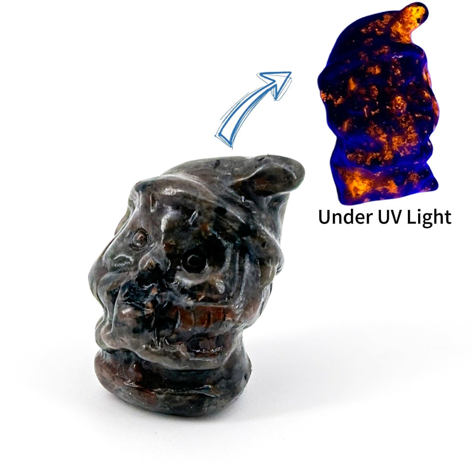 "3cm Mini Gemstone Santa Figurine | Festive Crystal Collectible with UV Reactive Effects"