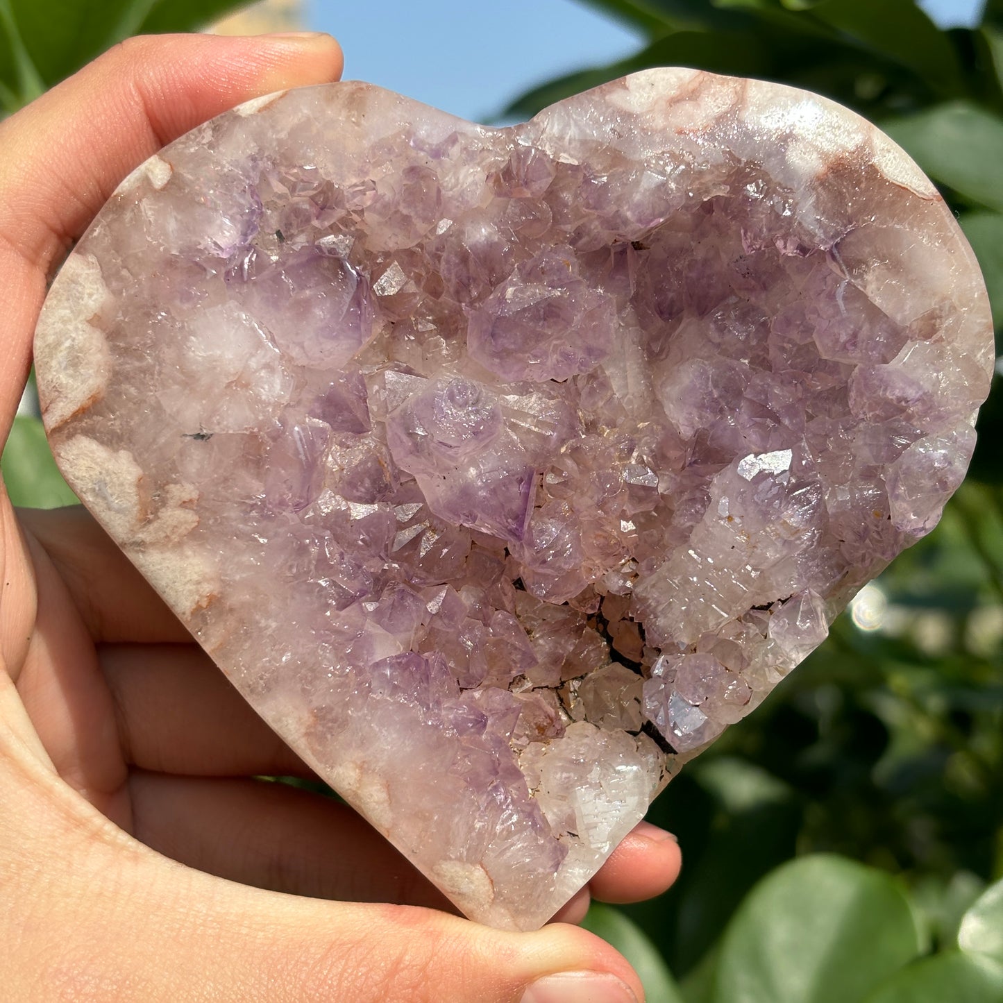 “Heart of the Natural Pink Amethyst Geode – Exquisite and Elegant, the Beauty of Raw Crystal”