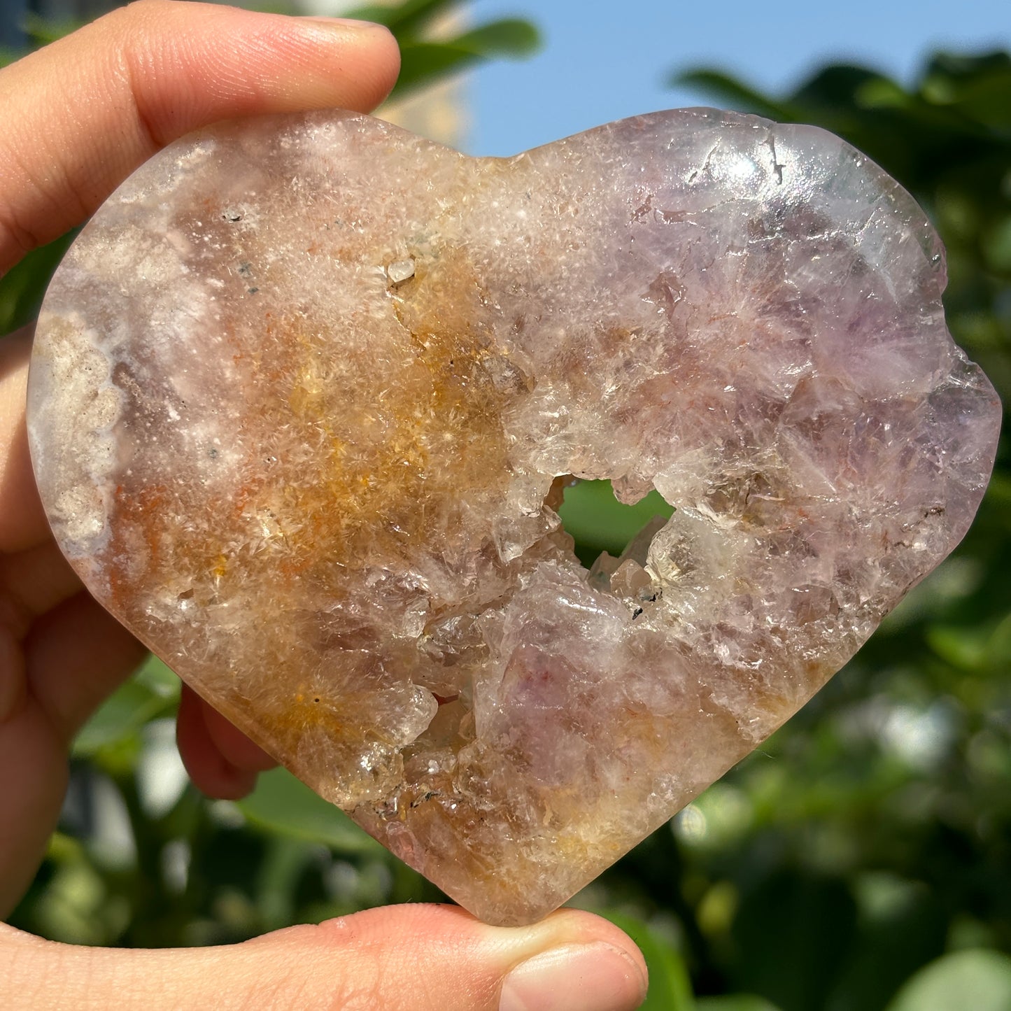 “Heart of the Natural Pink Amethyst Geode – Exquisite and Elegant, the Beauty of Raw Crystal”