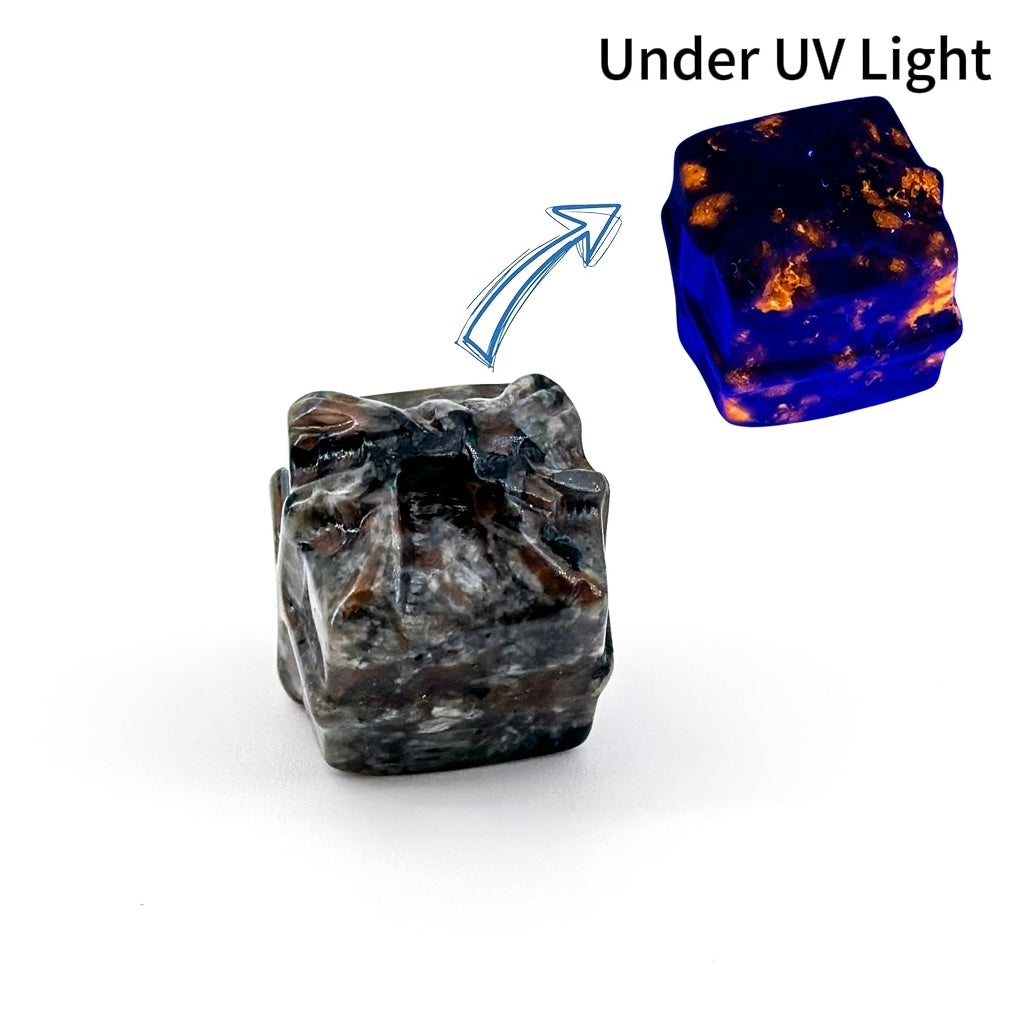 "Mini 2cm Crystal Gift Box Sculpture | Unique Gemstone Decor & Collectible"