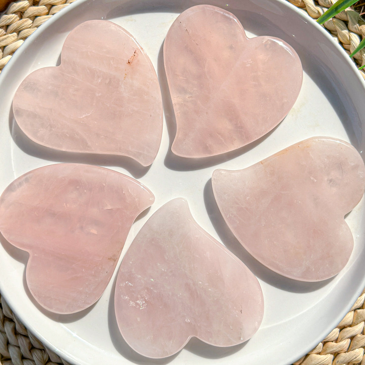 “Hand-carved Rose Quartz Heart-Shaped Gua Sha Board (7-7.5 cm | 2.76-2.95 in)”