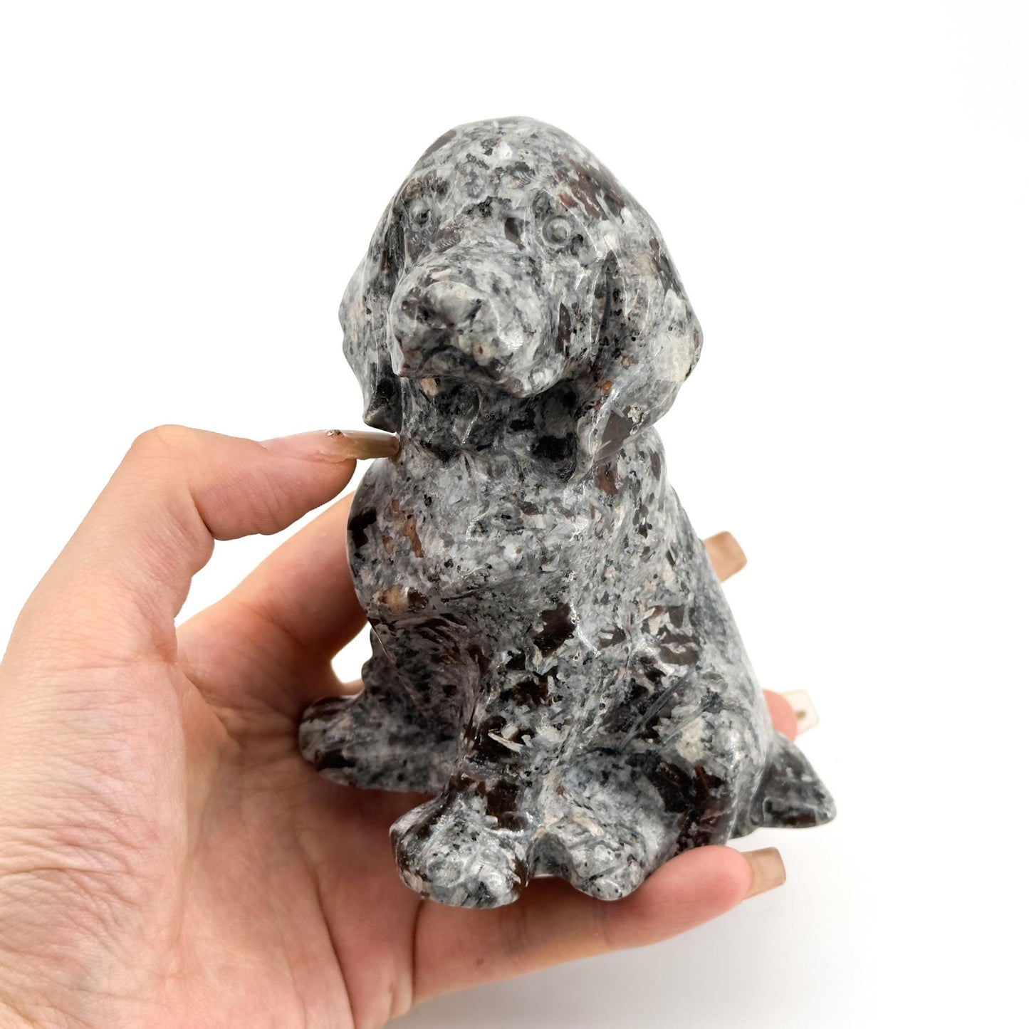Yooperlite Labrador Natural Crystal Carving:crystal gift, uv light reactive crystal for home decoration