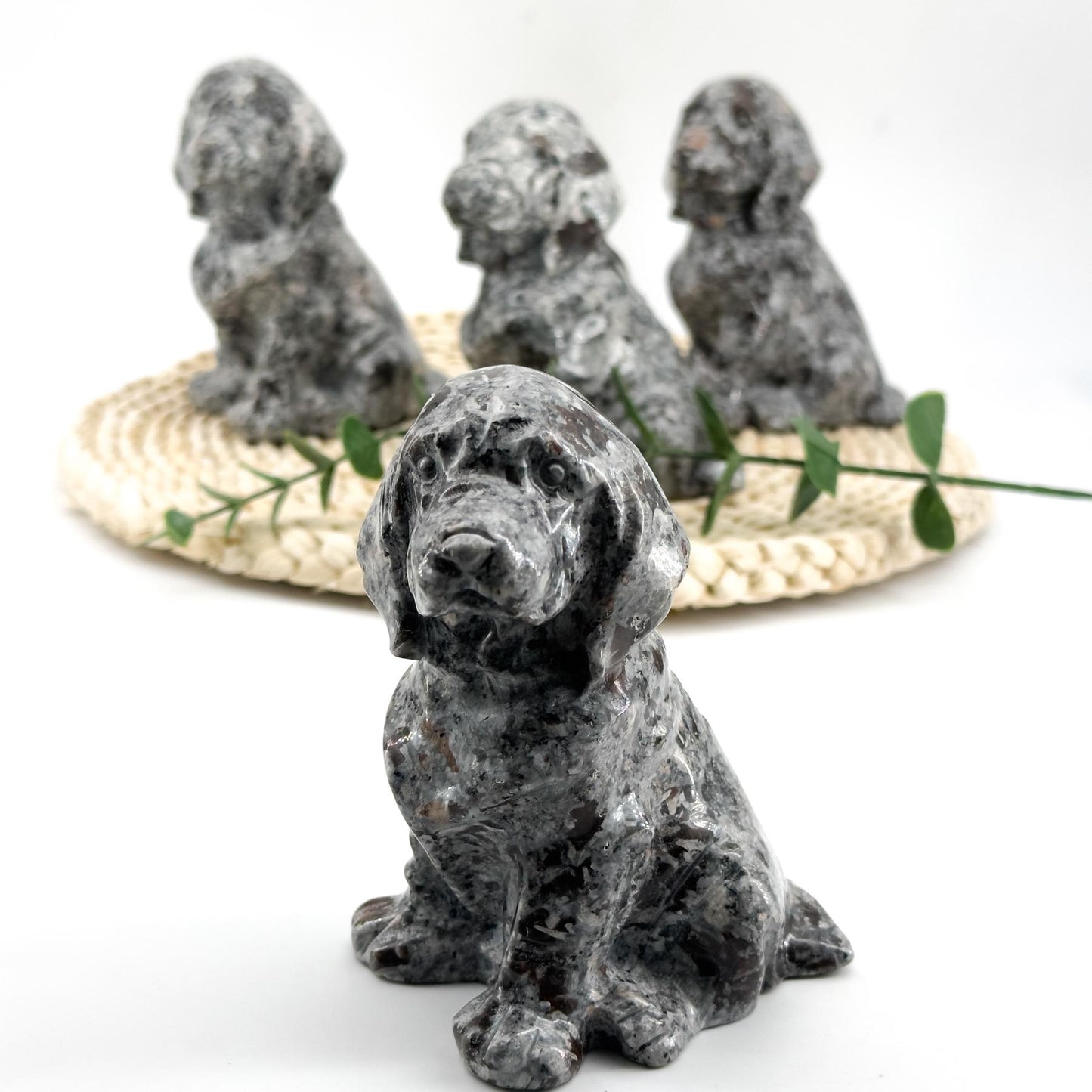 Yooperlite Labrador Natural Crystal Carving:crystal gift, uv light reactive crystal for home decoration