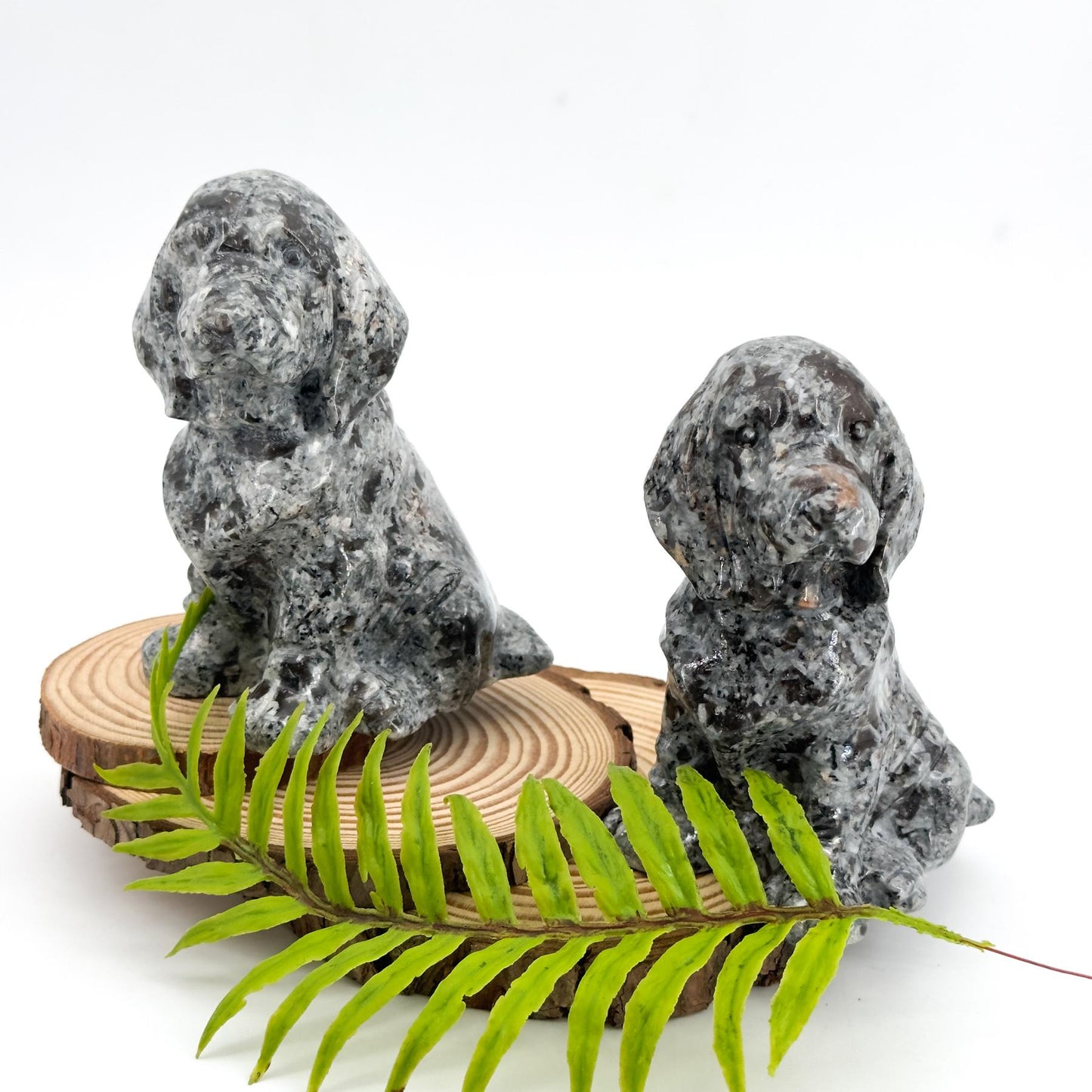 Yooperlite Labrador Natural Crystal Carving:crystal gift, uv light reactive crystal for home decoration
