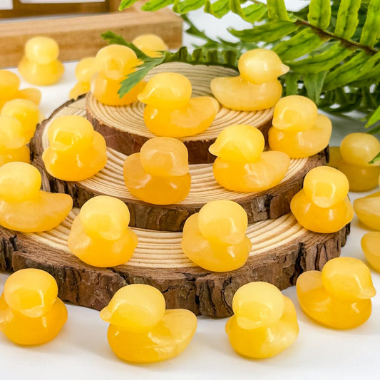 1 Count Hand-carved Yellow Duck Shape Crushed Stone Natural Crystal Yellow Ray Calcite Fashion Decoration